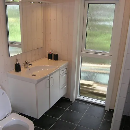 Three-bedroom Holiday In * Hals