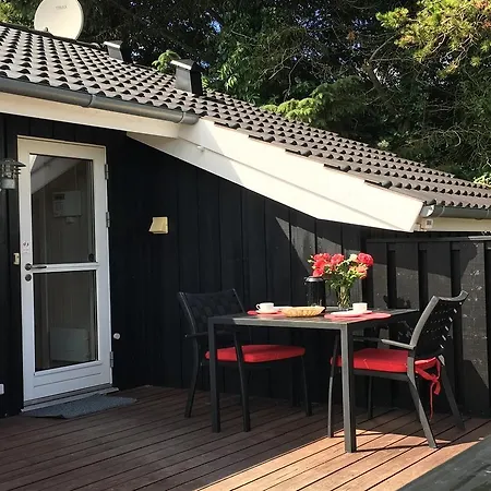 Three-bedroom Holiday In * Hals